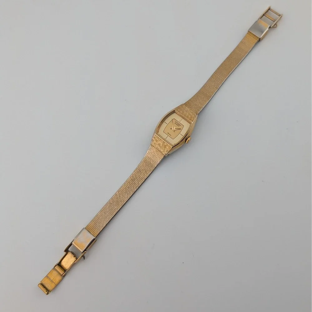 Vintage Citizen Seven 3220-941934 Gold Tone Quartz Watch Textured Bracelet - Picture 9 of 10